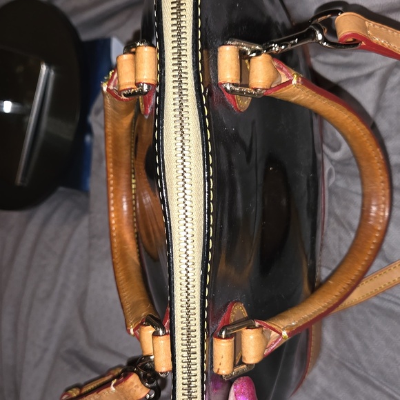 Dooney and Bourke vintage dome satchel in patent and tan leather GUC - Picture 6 of 11